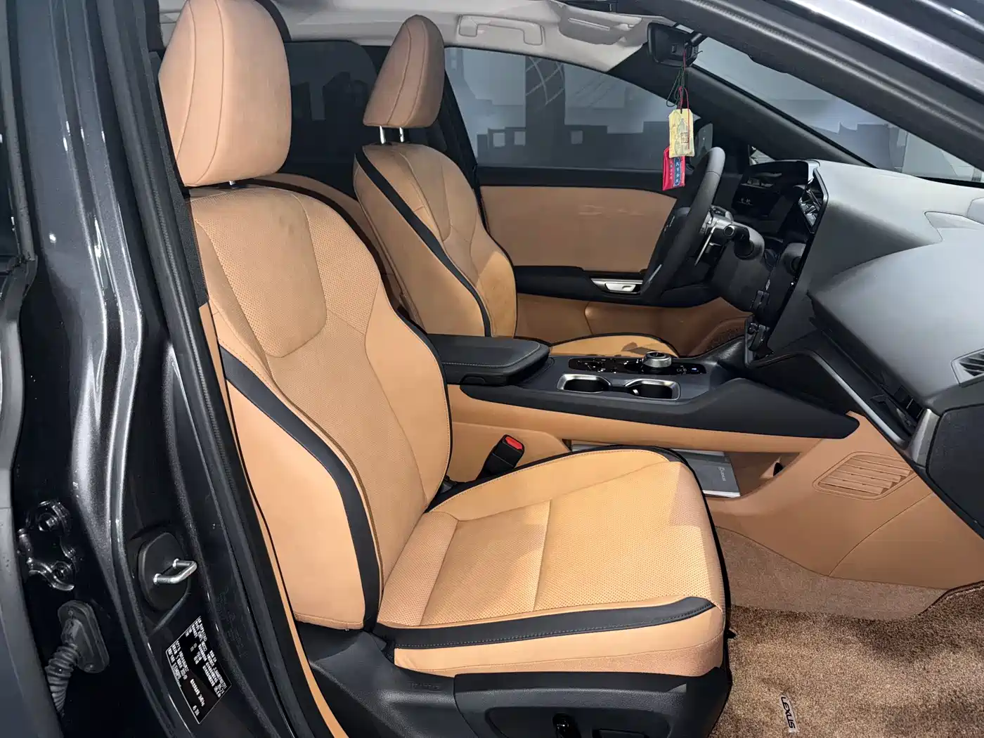 Lexus RZ 2023 450e 4WD Deluxe фото 14
