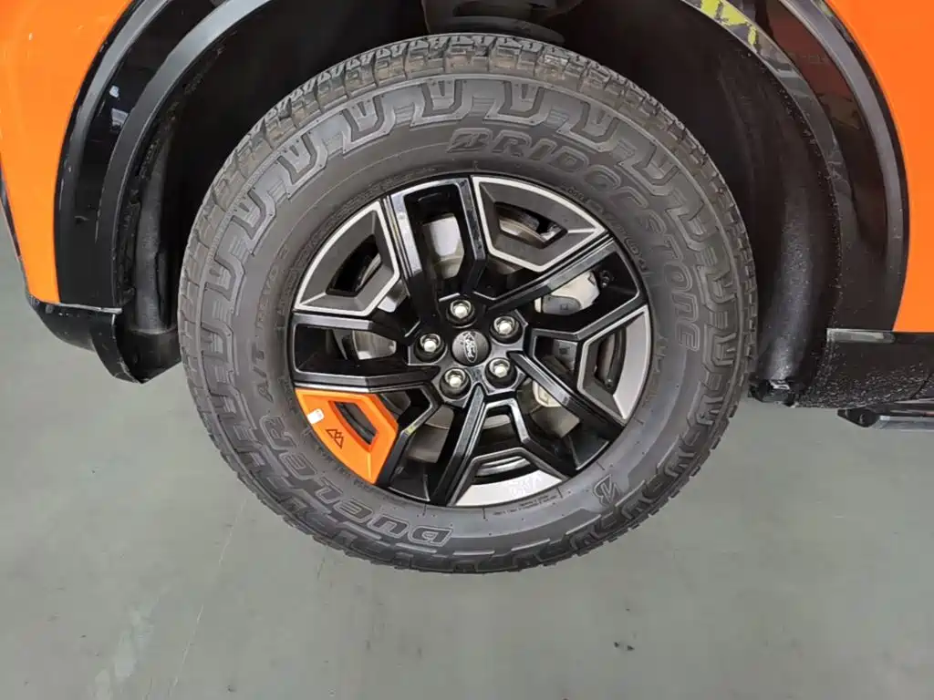 Фото 23 - Ford Explorer