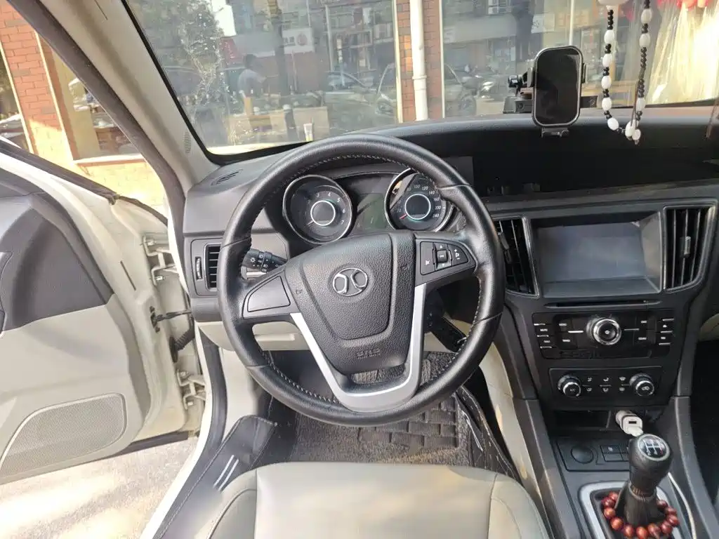 BAIC Senova D50 2015 2015 1.5L Manual Comfort Value Navigation Edition