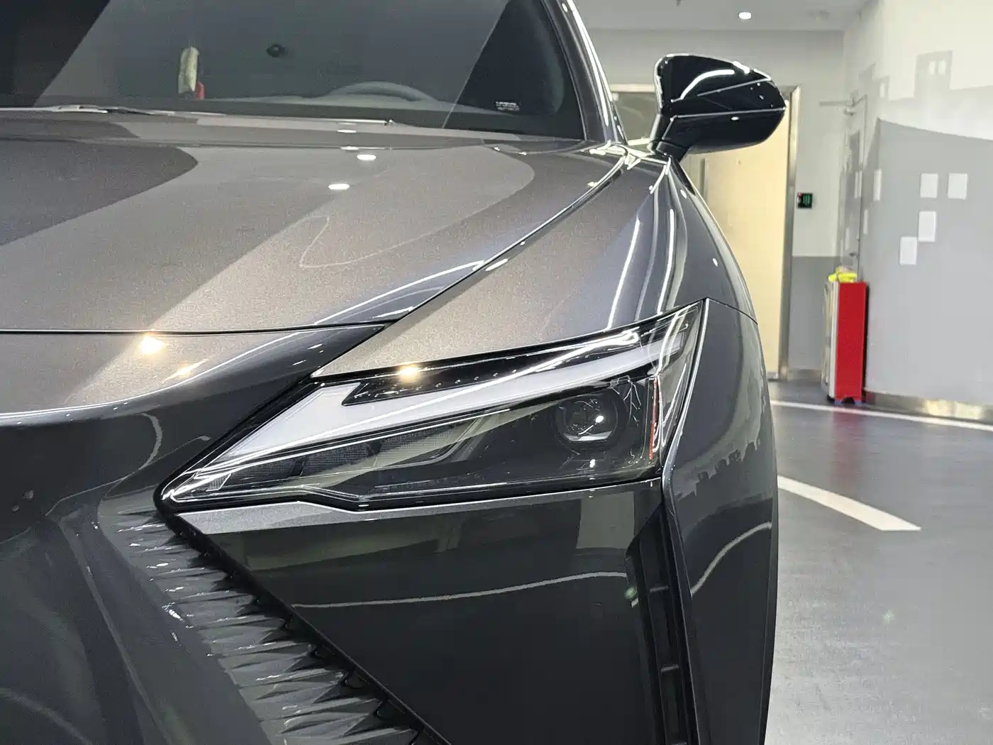 Lexus RZ 2023 450e 4WD Deluxe фото 8
