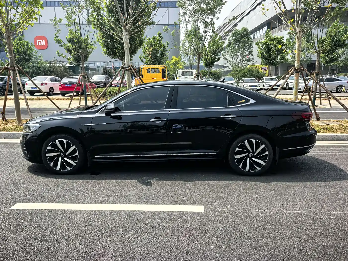 Volkswagen Passat 2022 330TSI Luxury Edition фото 9