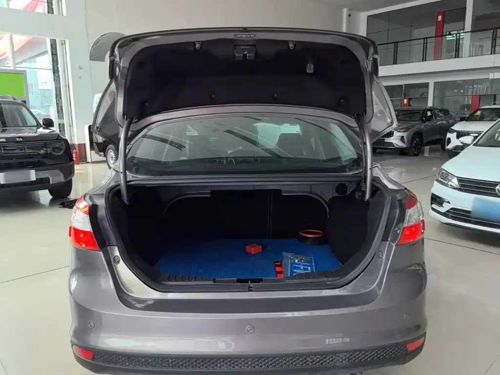 Фото 19 - Ford Focus