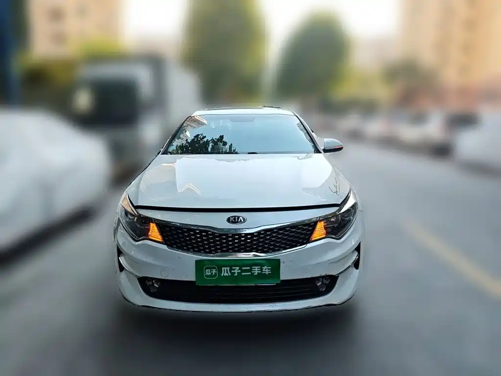 Photo 2 - Kia K5