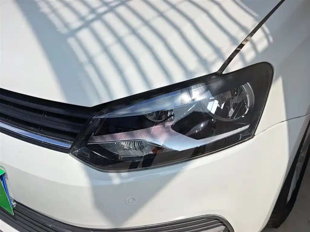 Volkswagen Polo 2016 1.4L Automatic Trend фото 24