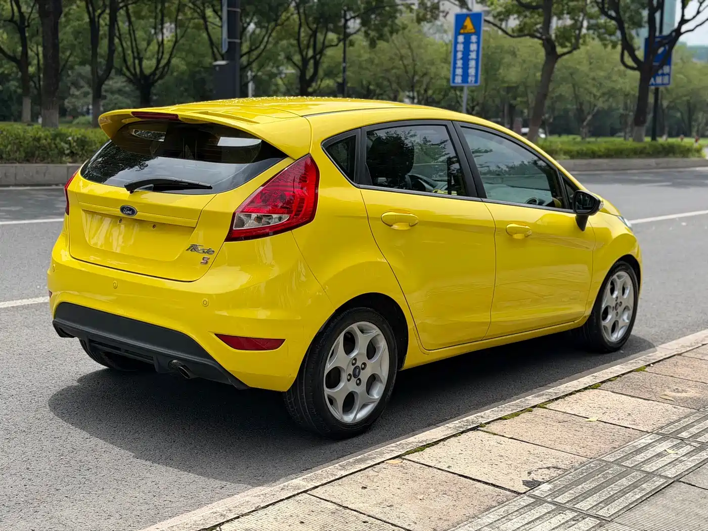 Фото 5 - Ford Fiesta