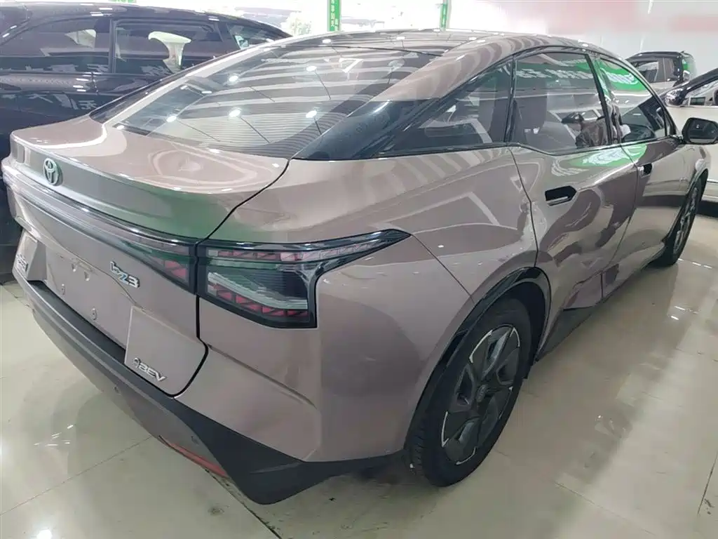 Toyota bZ3 2023 616km Long Range Premium фото 7