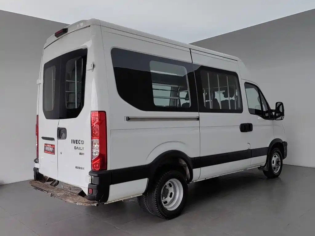 Iveco Daily 2021 2021 2.0T Manual Chaorui Long Wheelbase Short Overhang High Roof Sliding Door F1A