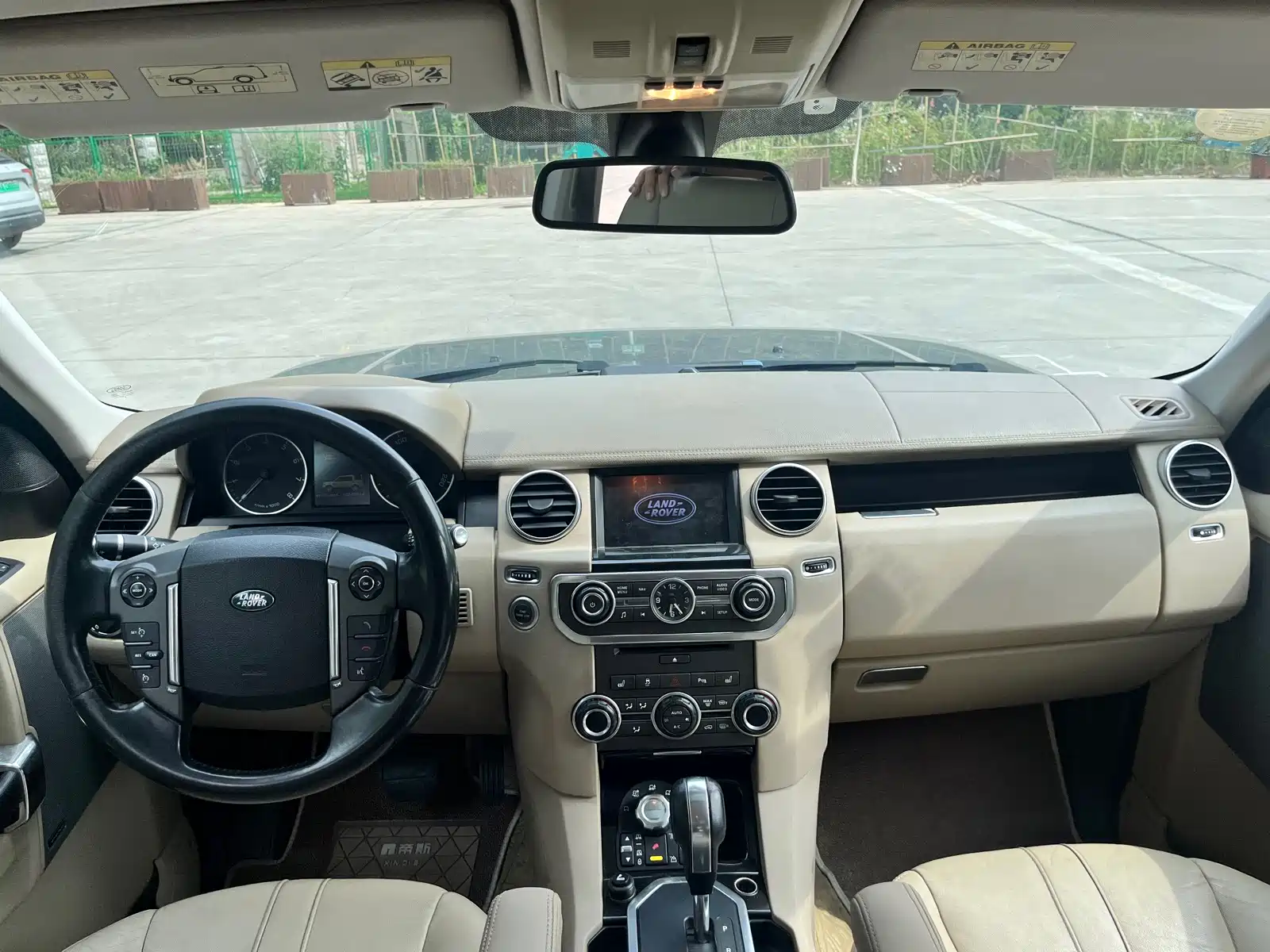 Photo 11 - Land Rover Discovery