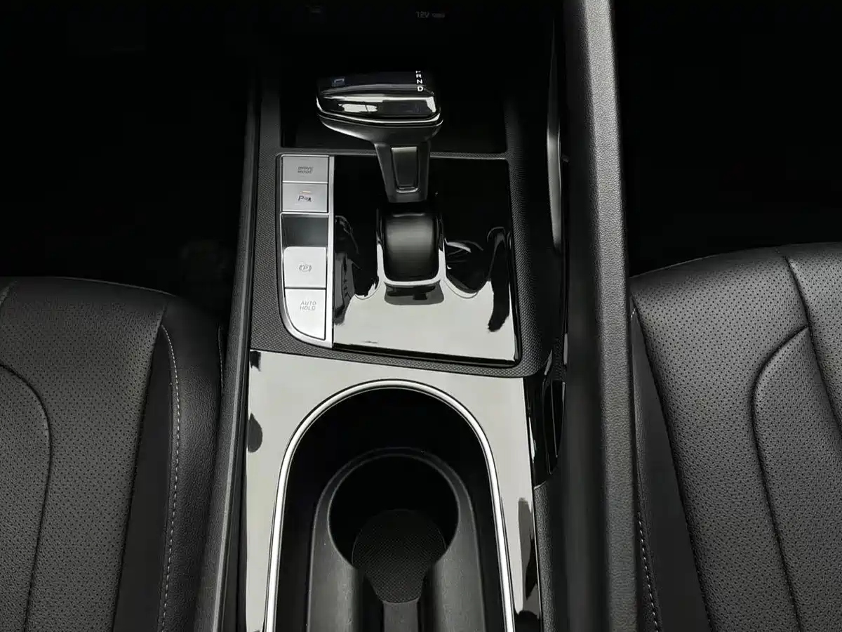 Hyundai Elantra 2022 1.5L CVT GLX Elite Edition фото 9