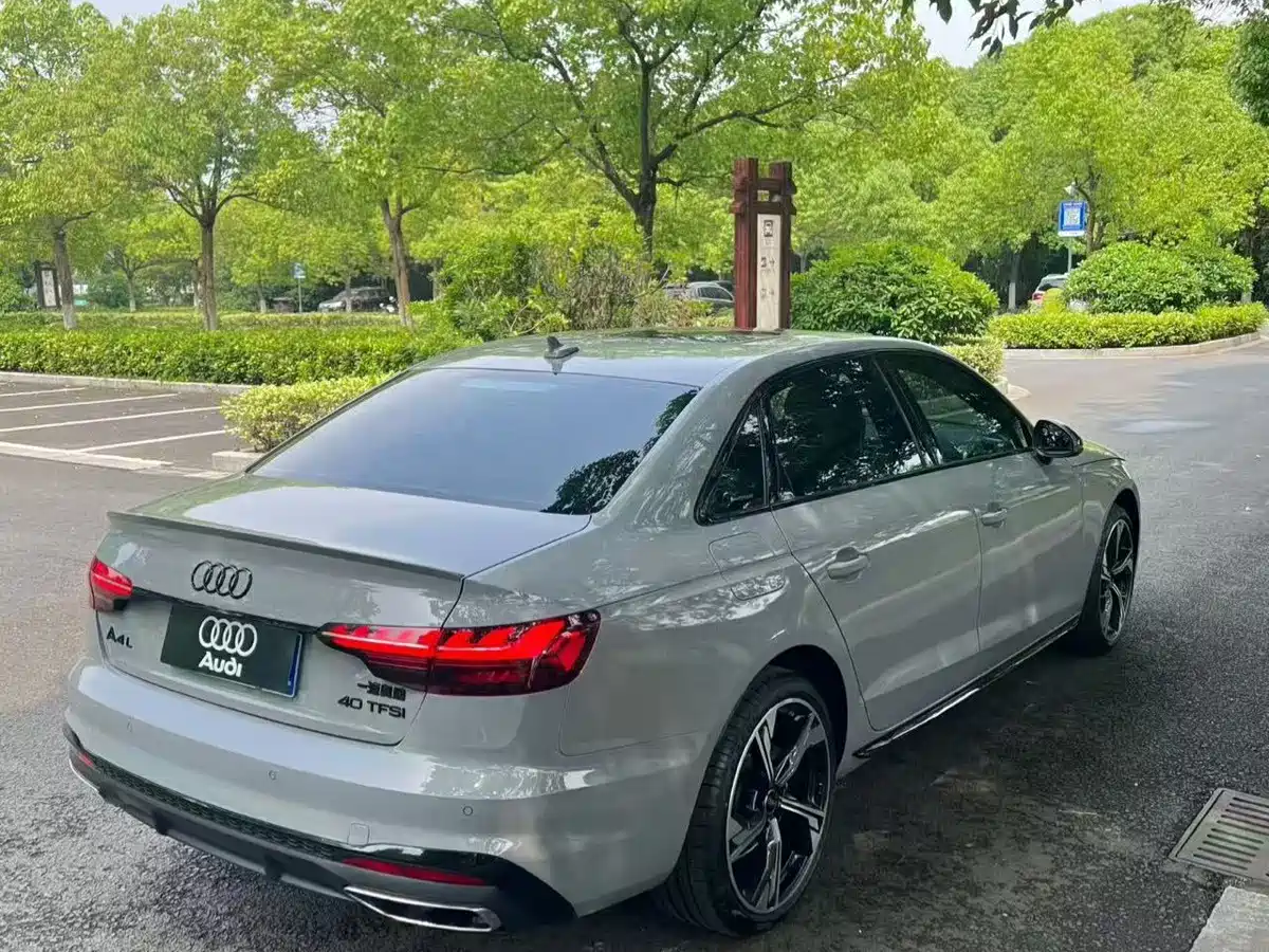 Audi A4L 2025 2025 2 Million Celebration Edition 40 TFSI Luxury Dynamic B&O Starlight Night Edition