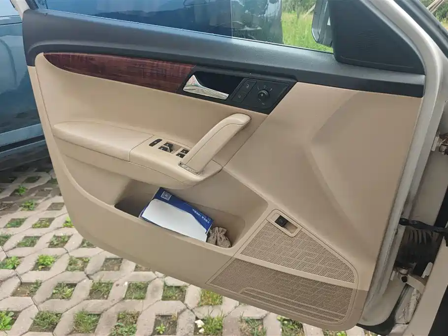 Volkswagen Lavida 2013 Facelift Classic 1.6L Manual Comfort фото 7