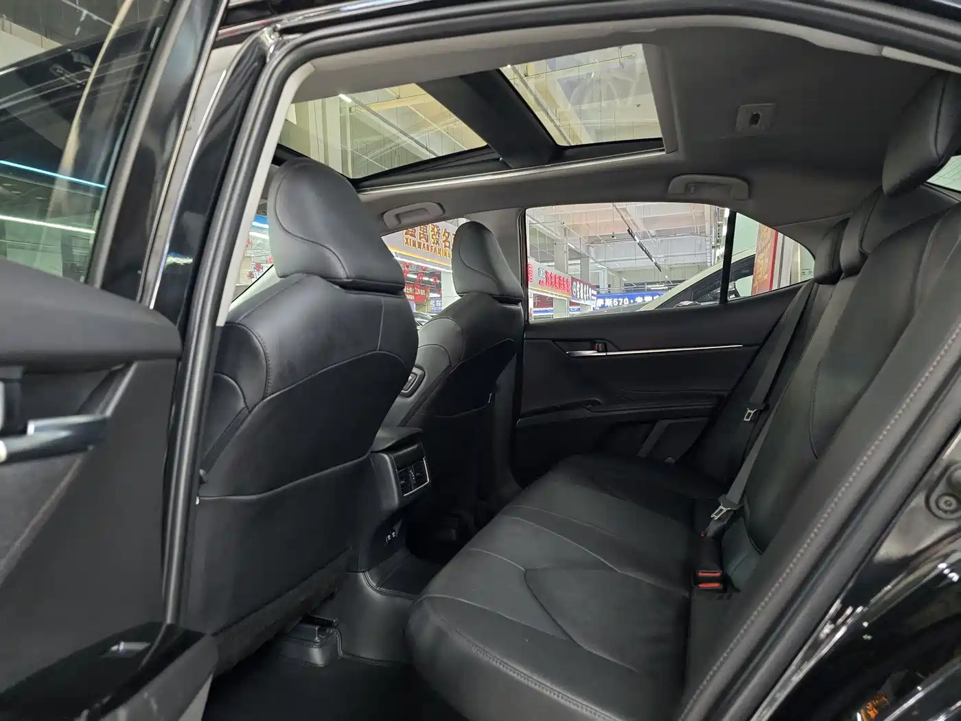 Toyota Camry 2023 Hybrid 2.5HG Luxury Edition фото 12