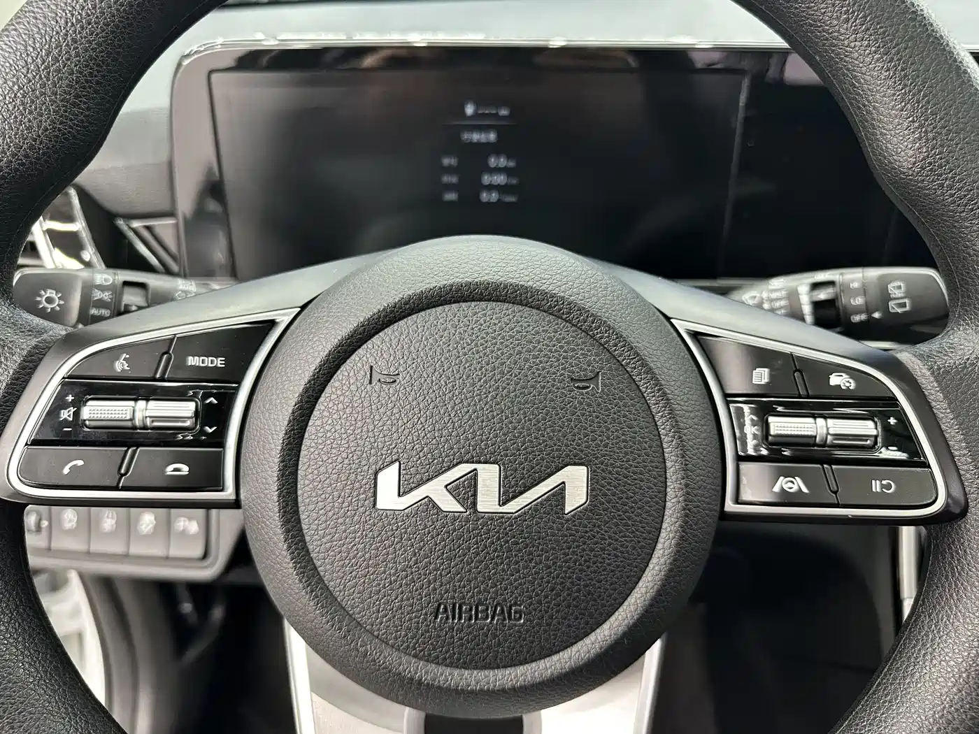 Kia Seltos 2023 1.5L CVT Luxury Edition фото 14