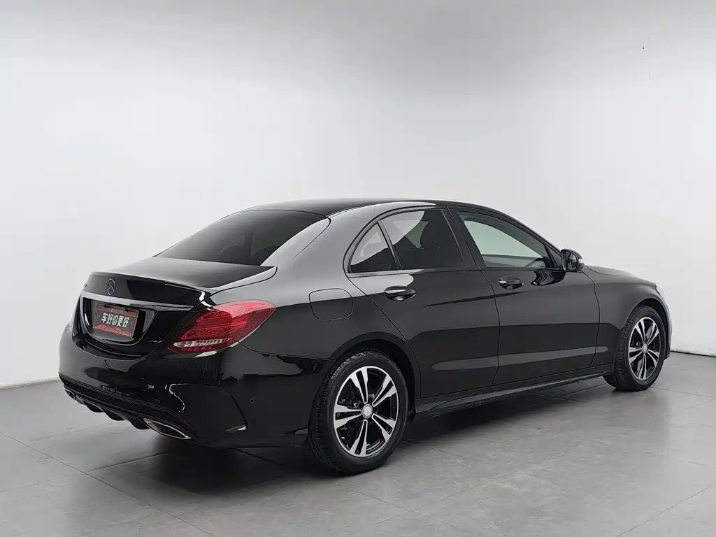 Фото 2 - Mercedes-Benz C-Class