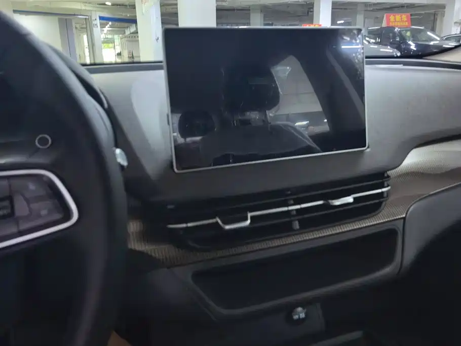 Hongqi E-QM5 2026 2025 610km PLUS