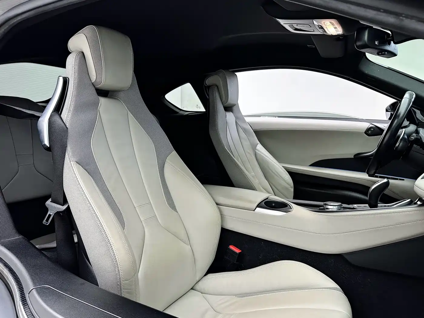 BMW i8 2014 Standard фото 21