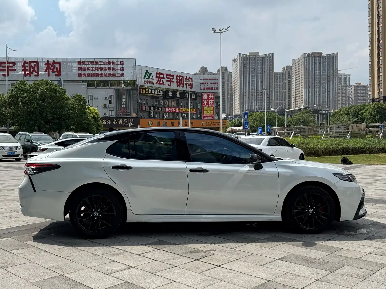 Photo 5 - Toyota Camry
