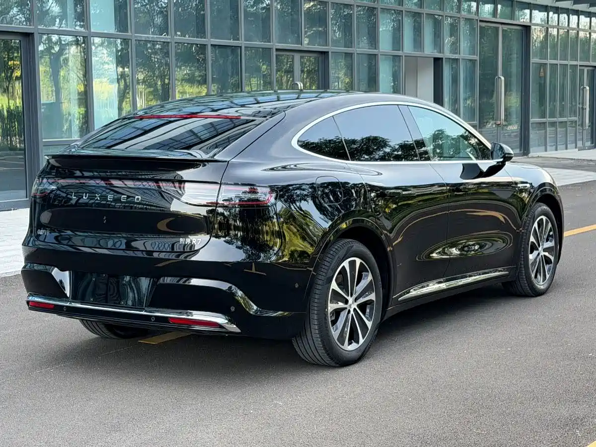 Фото 6 - Zhijie Luxeed R7