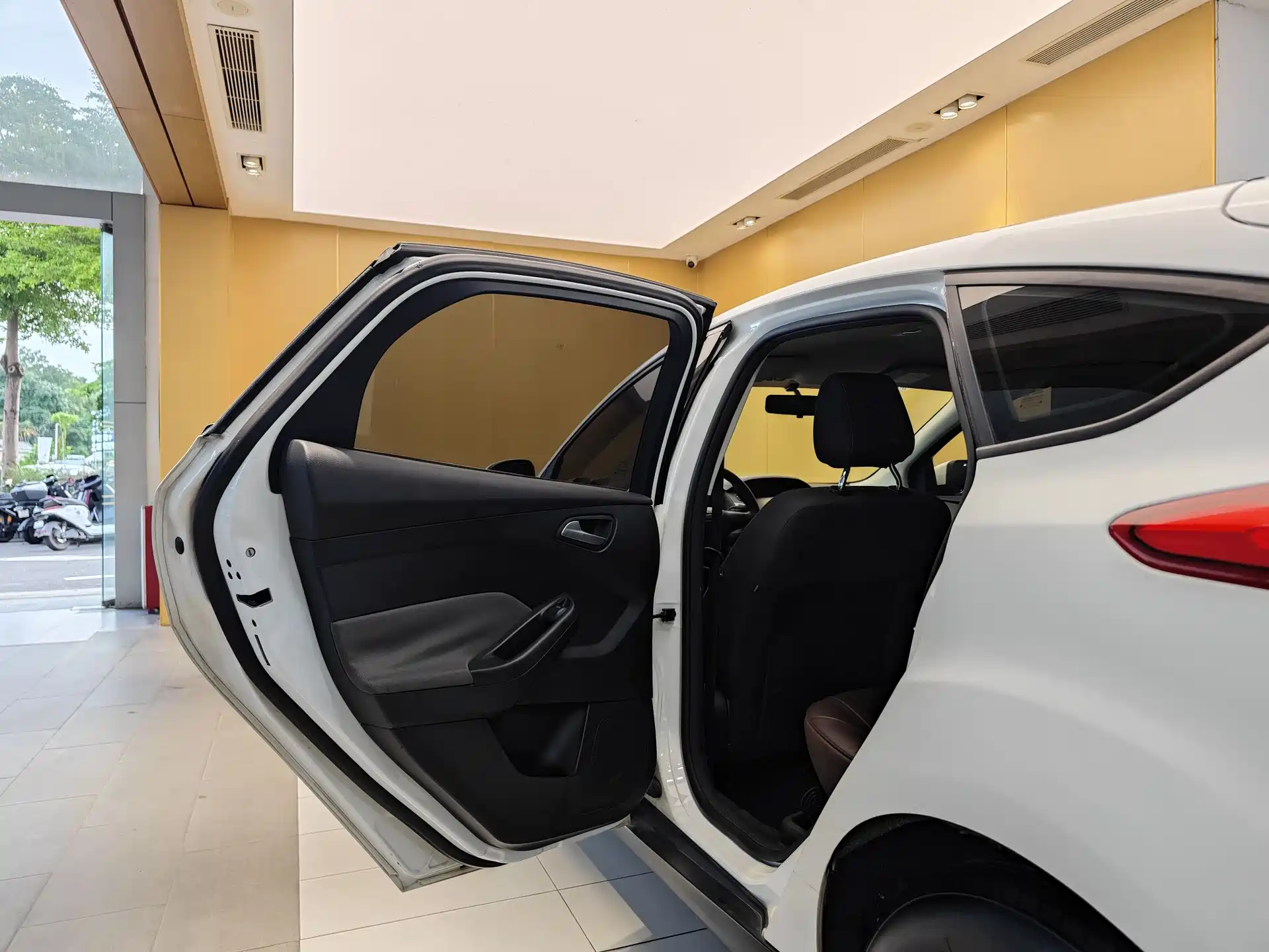 Фото 20 - Ford Focus