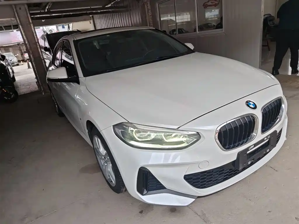 BMW 1 Series 2019 118i M Sport Package фото 4