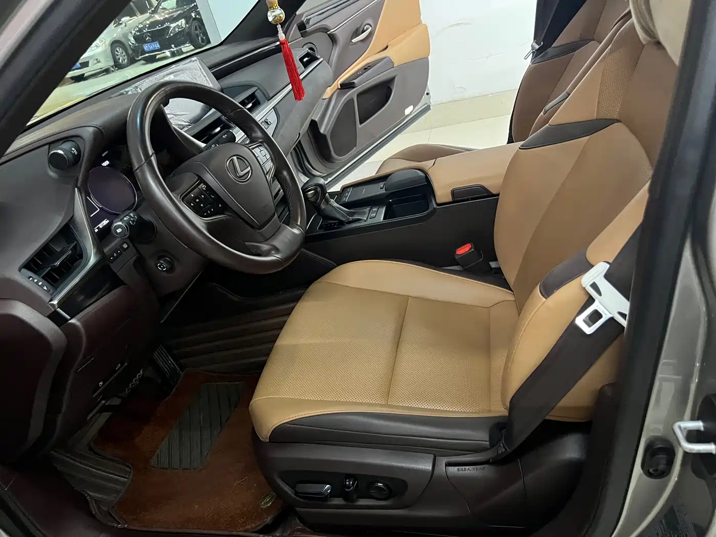 Lexus ES 2020 200 Excellence фото 10