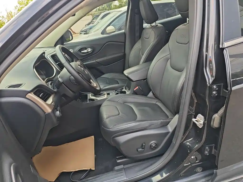 Jeep Cherokee 2018 2017 2.4L Leading Smart Edition