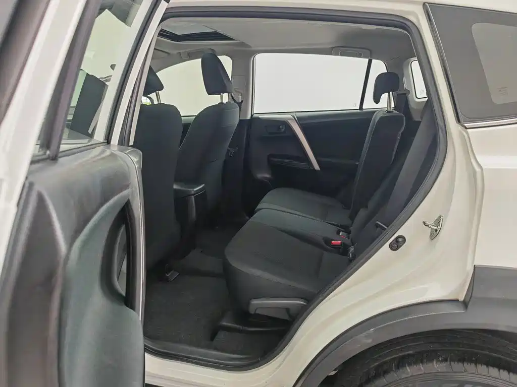 Photo 15 - Toyota RAV4 Rongfang