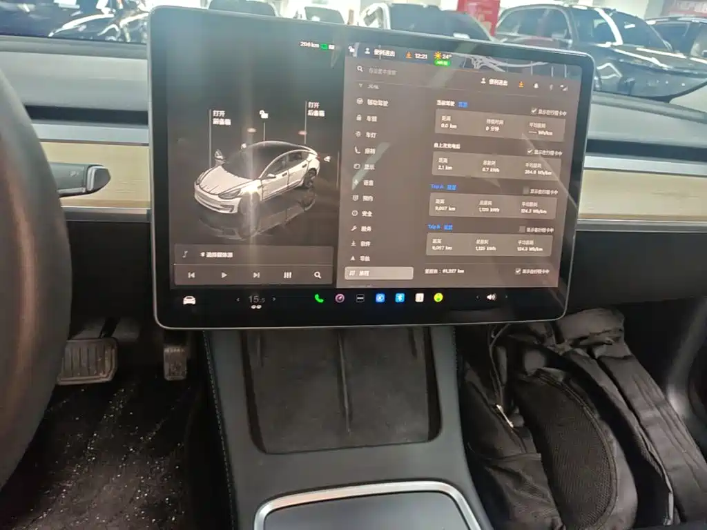 Фото 13 - Tesla Model 3