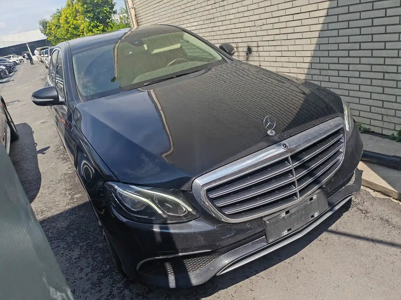 صورة 8 - Mercedes-Benz E-Class