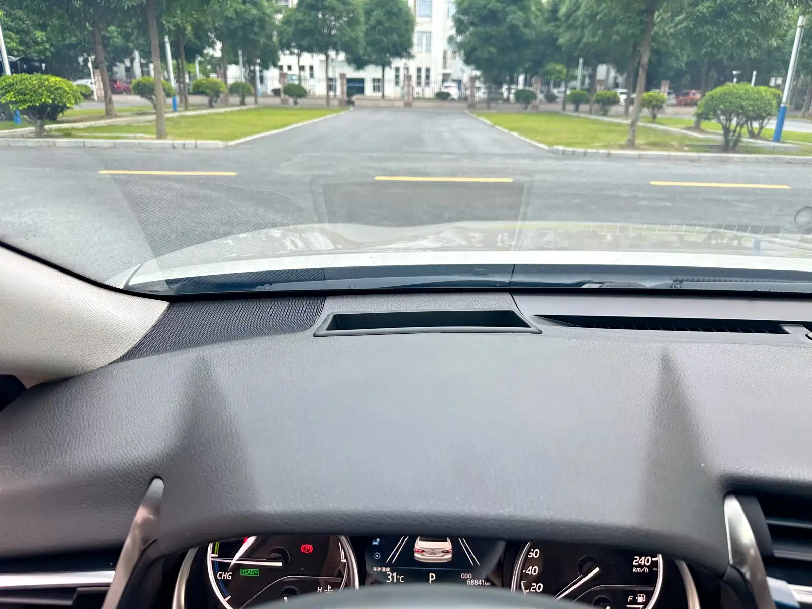 Фото 27 - Toyota Camry