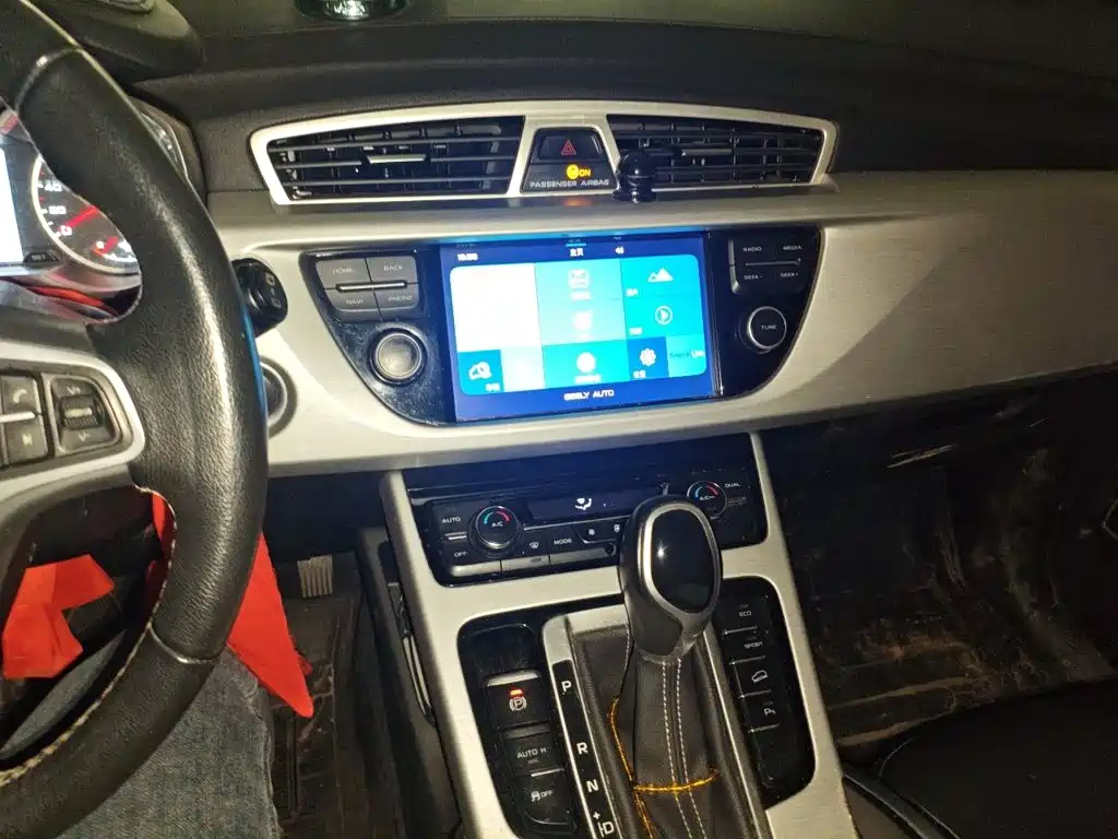 Фото 6 - Geely Atlas