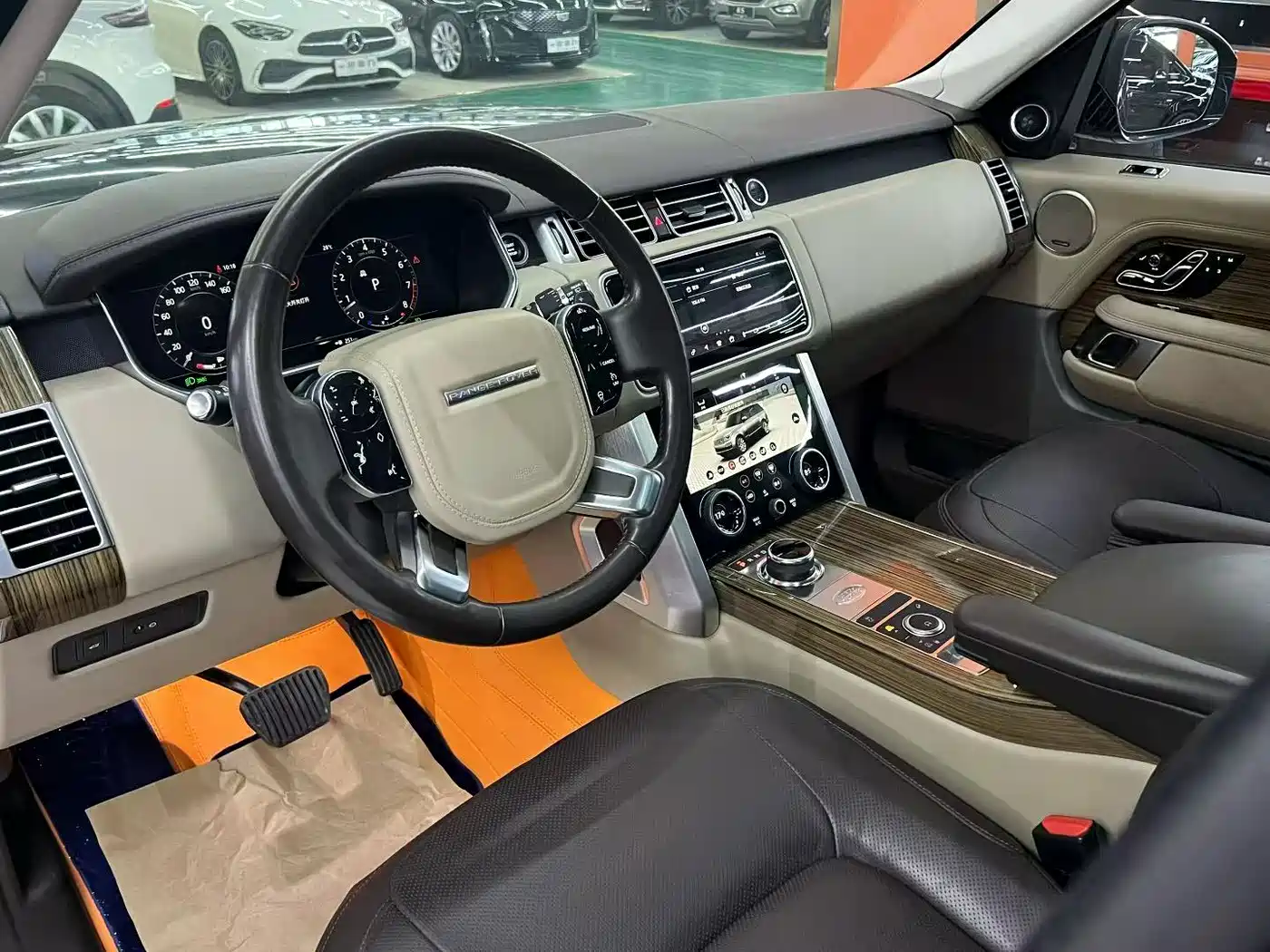 Land Rover Range Rover 2018 3.0 SC V6 Vogue Heritage Extended Edition фото 4