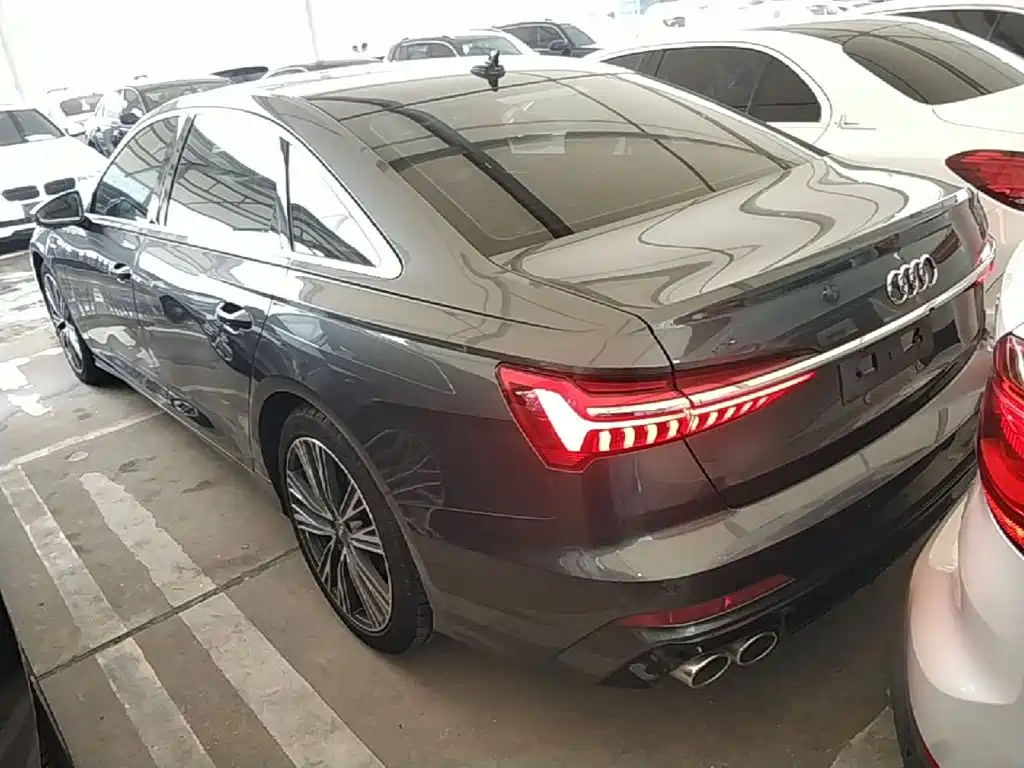 Фото 5 - Audi A6L