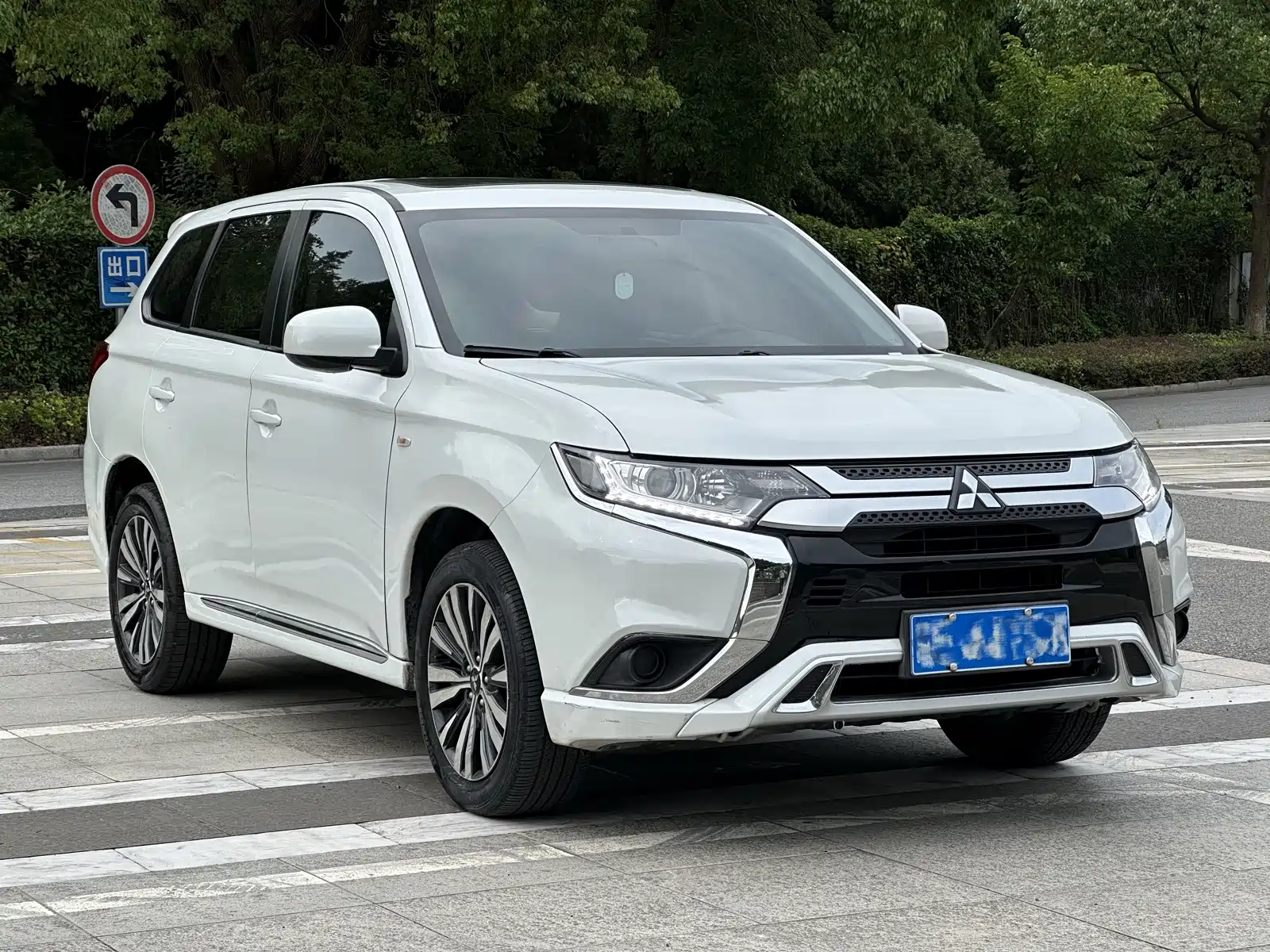 Фото 3 - Mitsubishi Outlander