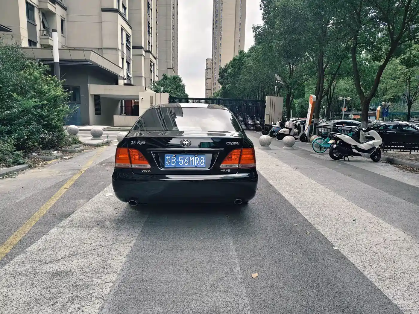 Photo 4 - Toyota Crown