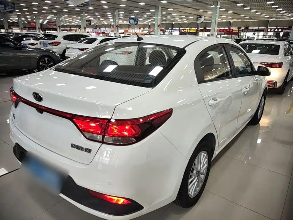 Kia K2 2017 2017 Sedan 1.4L AT GLS