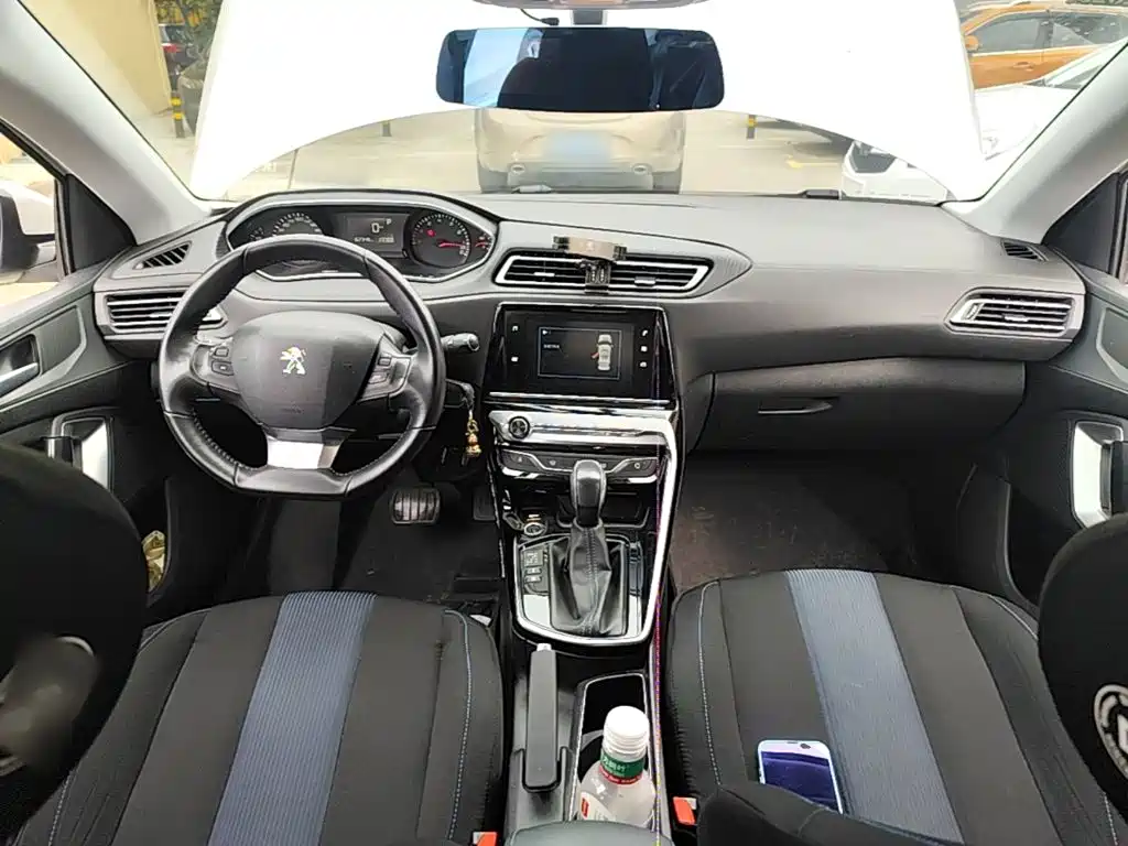 Фото 10 - Peugeot 308