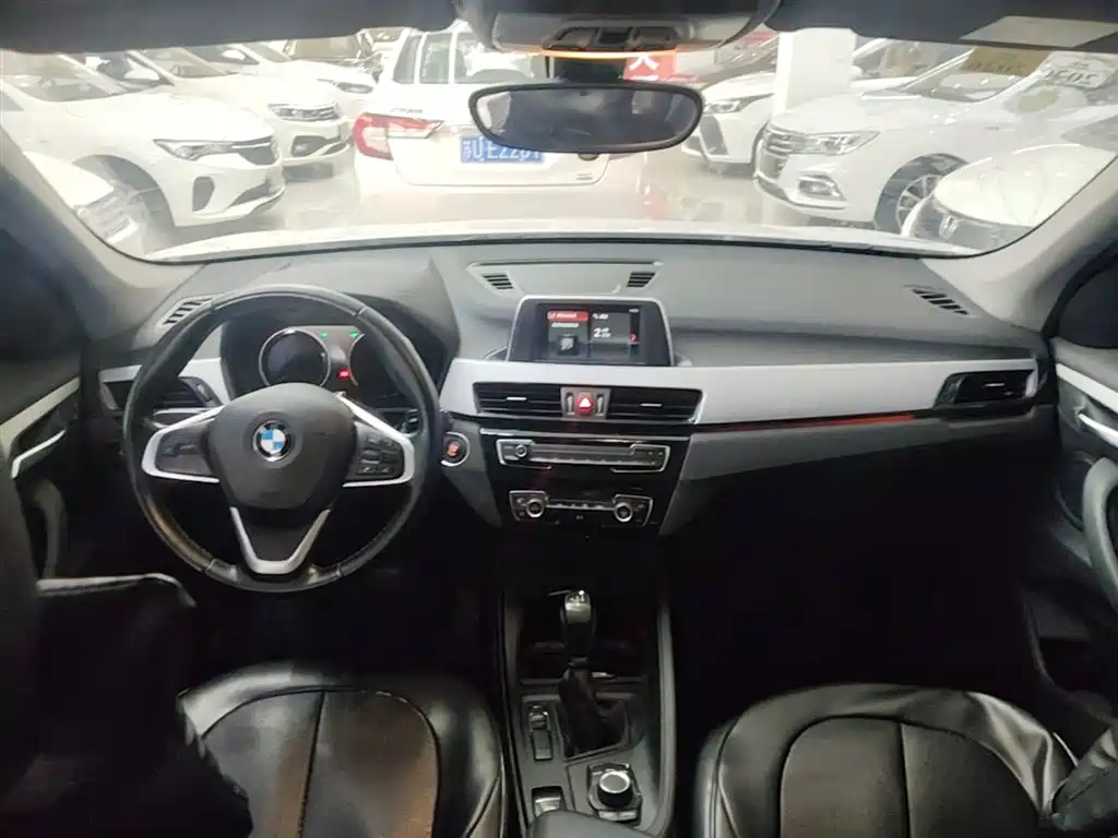 BMW X1 2018 sDrive20Li Leading Model фото 10
