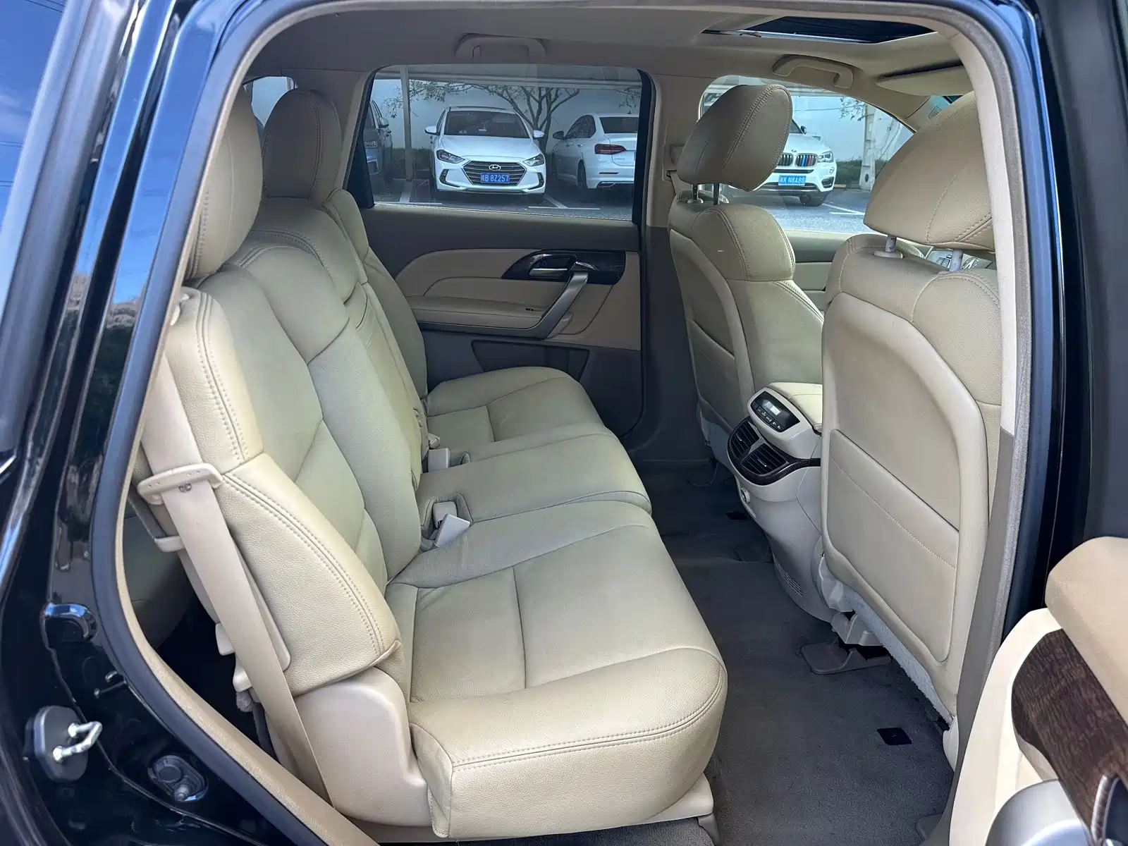 Photo 16 - Acura MDX