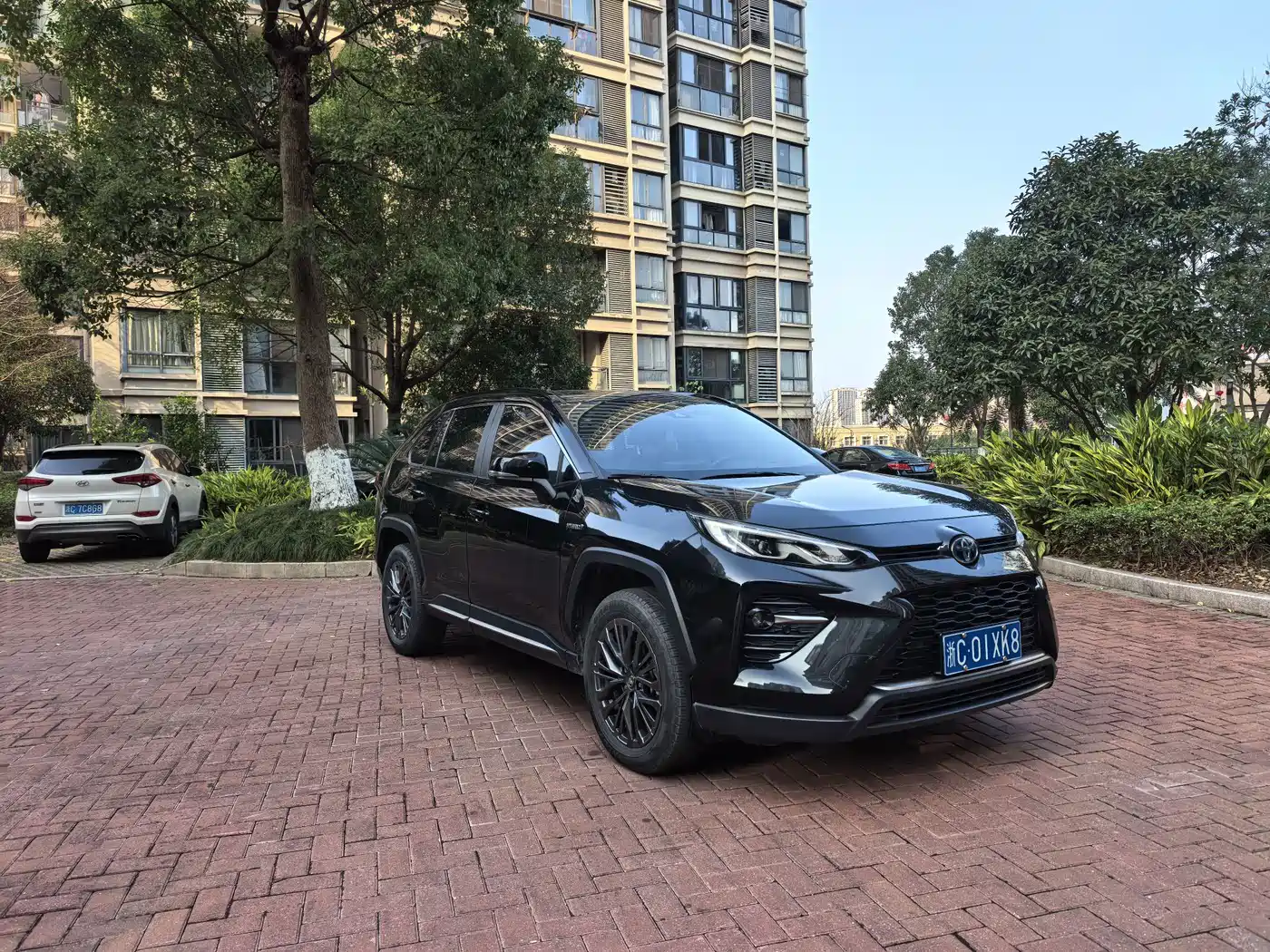 Toyota Wildlander 2023 Hybrid 2.5L E-CVT FWD Luxury PLUS Edition фото 3