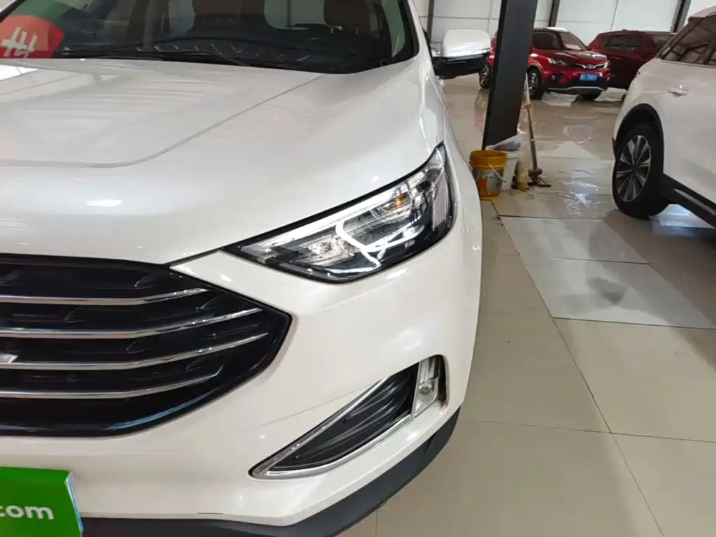 Фото 24 - Ford Edge