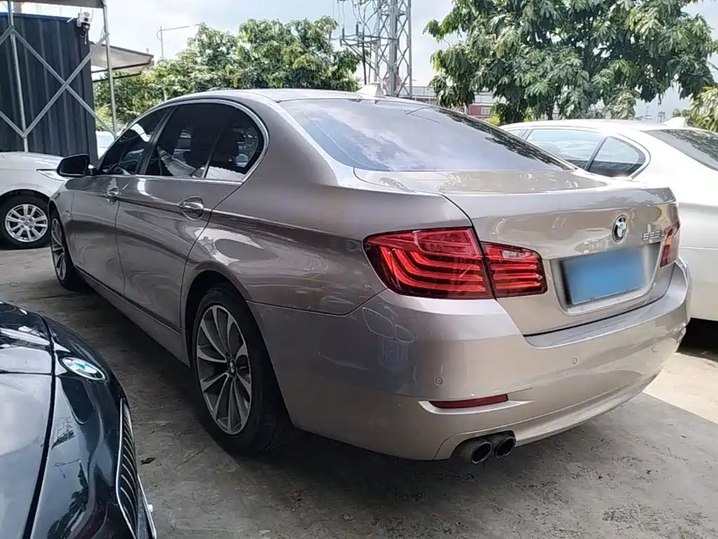 Photo 5 - BMW 5 Series