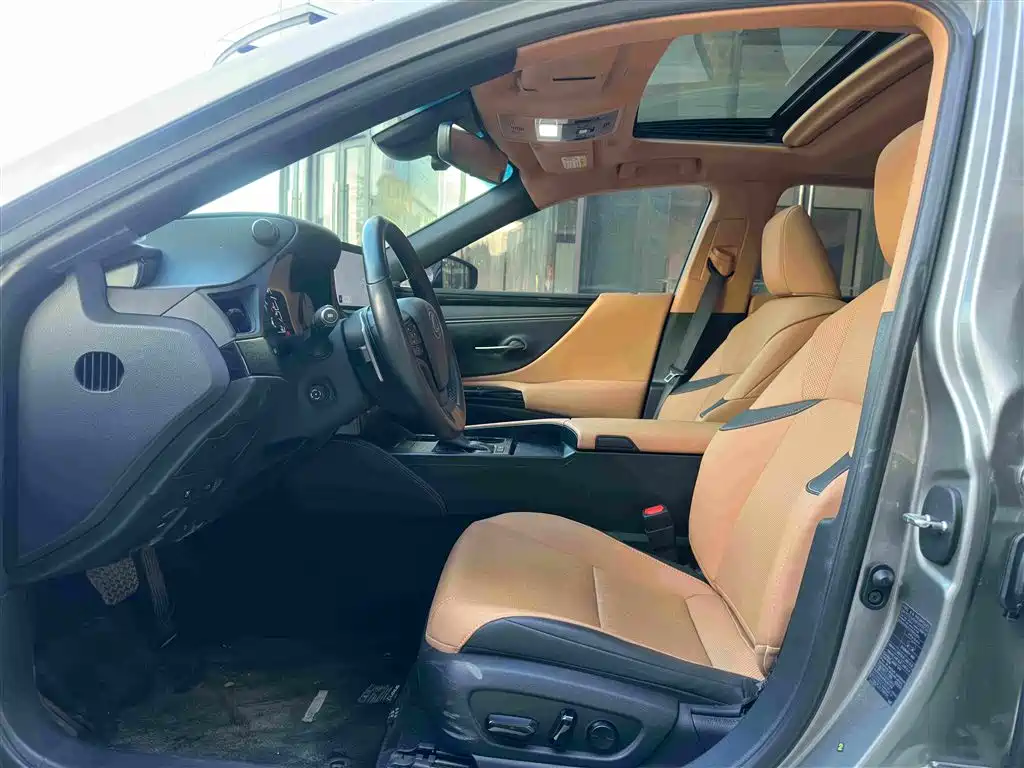 Фото 4 - Lexus ES