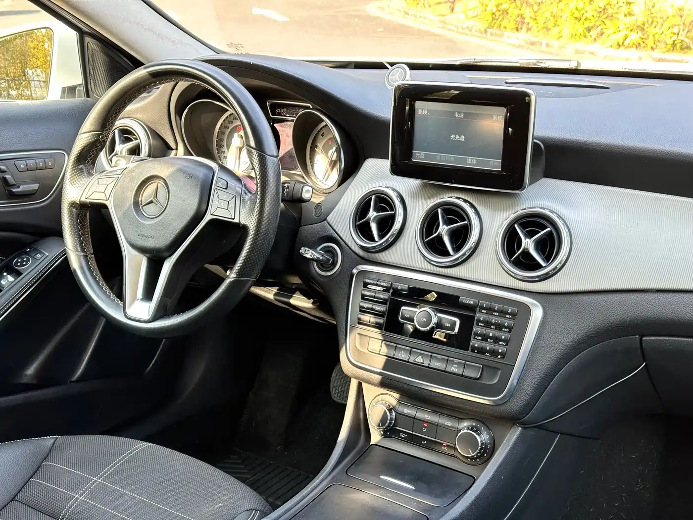 Mercedes-Benz GLA (Import) 2015 GLA 200 фото 10