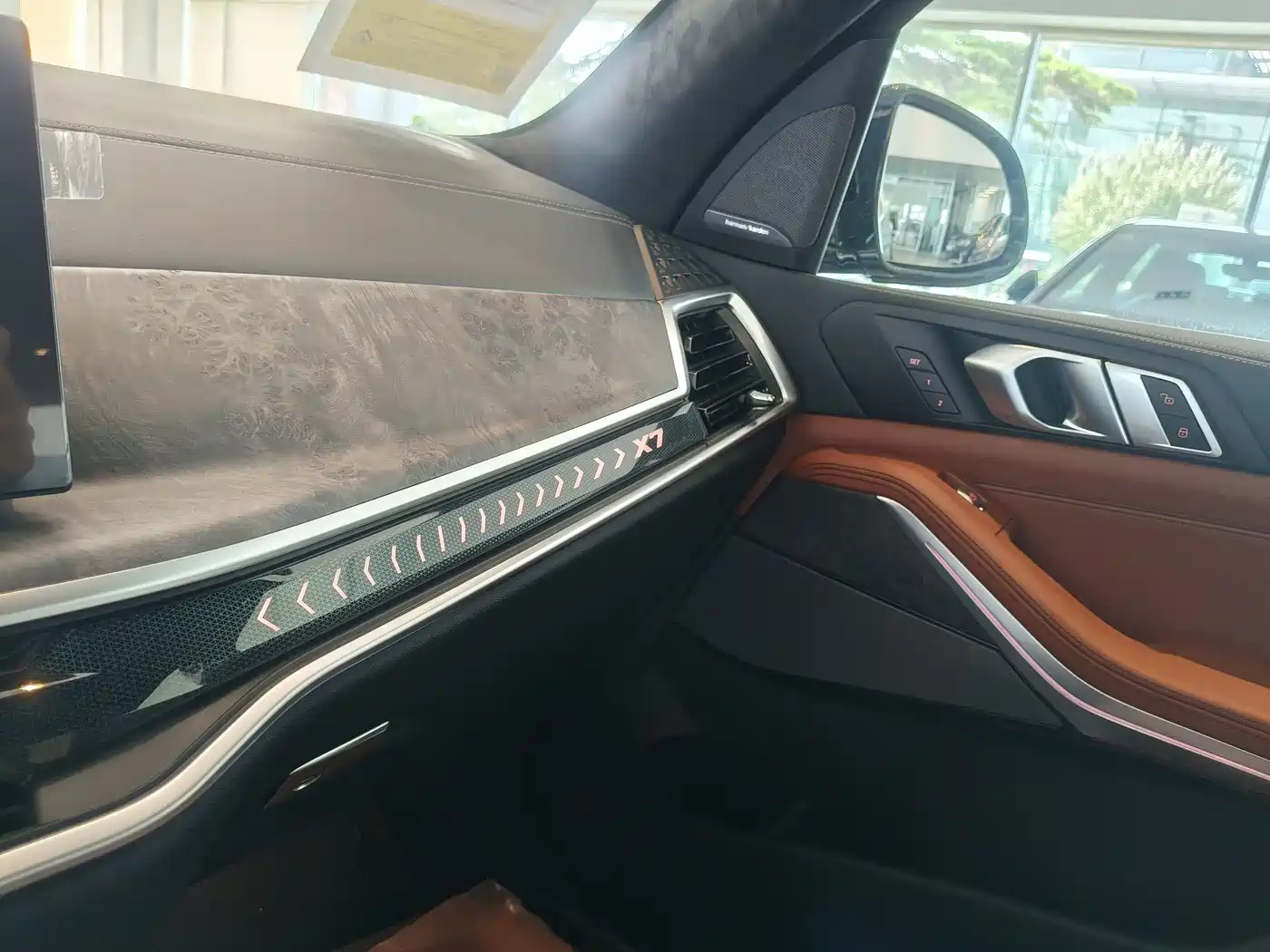 BMW X7 2024 xDrive40i Exclusive M Sport Package фото 11