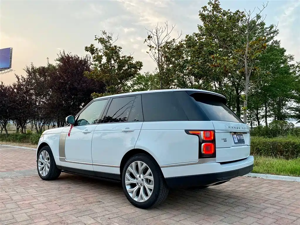 Land Rover Range Rover 2022 3.0 L6 400PS Heritage Extended Classic Edition фото 11