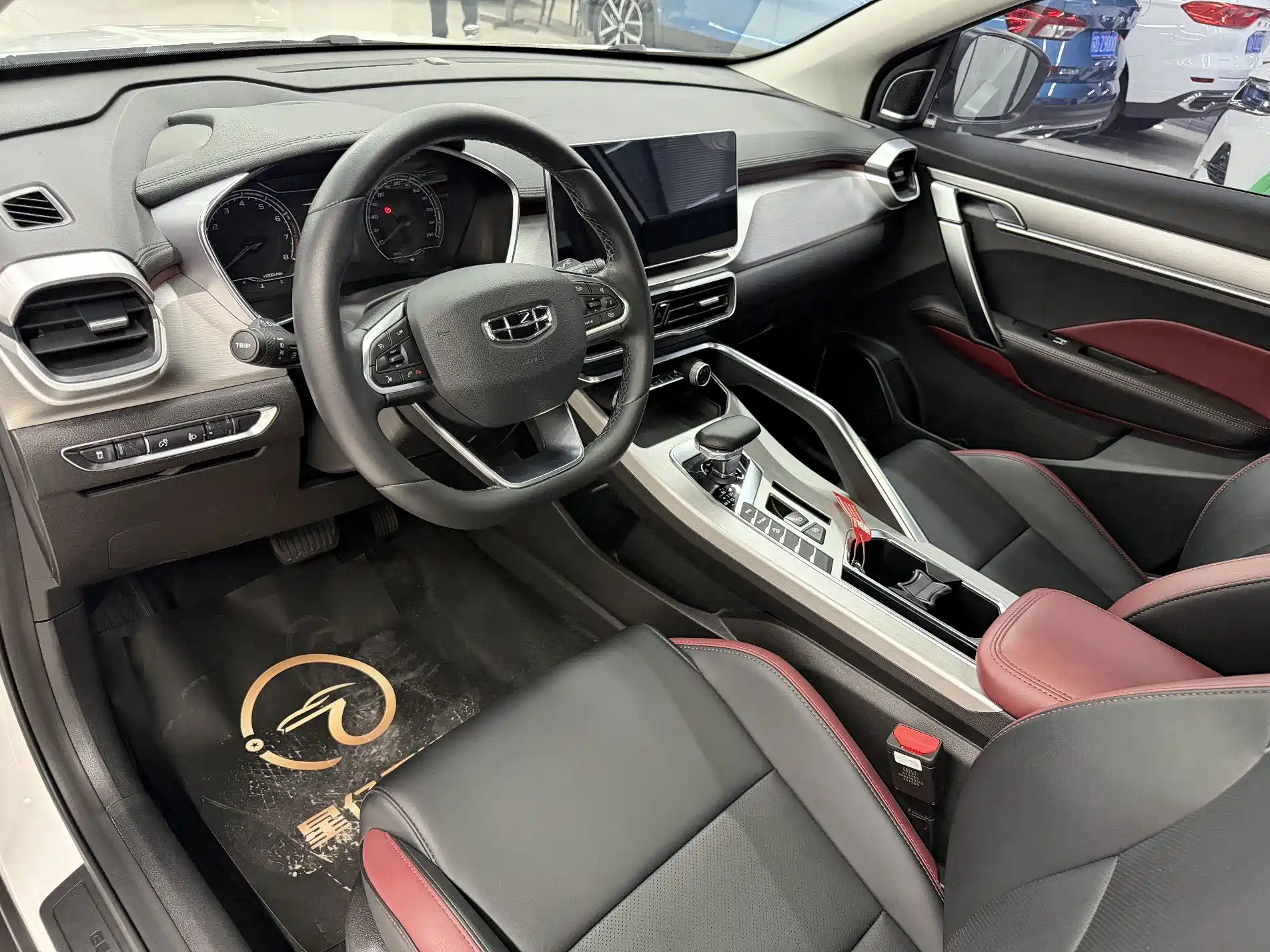 Фото 16 - Geely Coolray