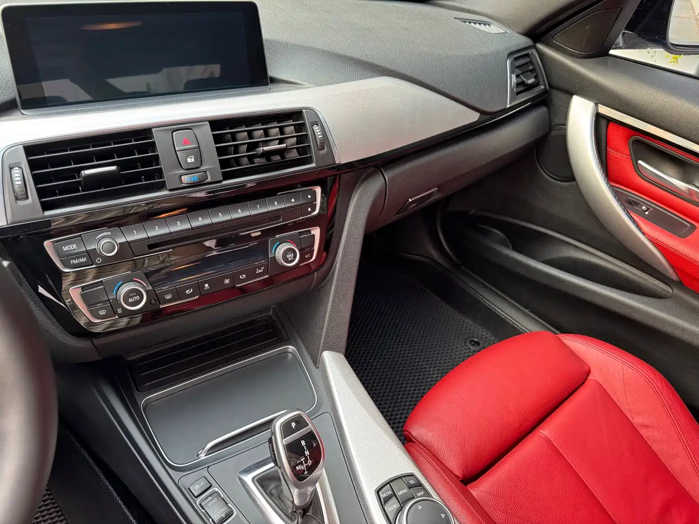 BMW 3 Series 2016 320i M Sport фото 6