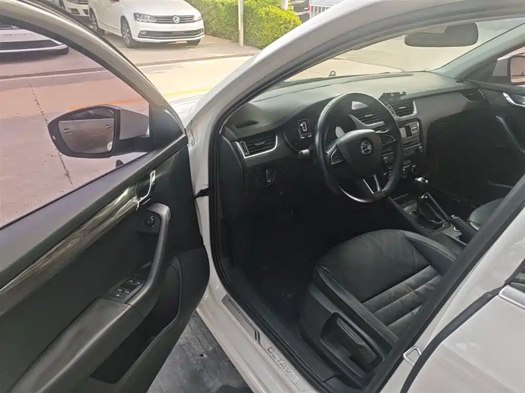 Škoda Octavia 2017 TSI280 DSG ZhiXing фото 16