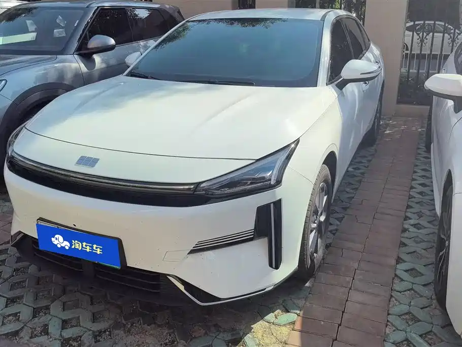 Geely Galaxy Galaxy L6 2025 EM-i 60km Voyage Edition